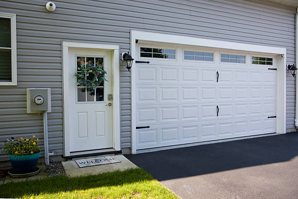 24/7 Emergency Garage Door Panel Replacement experts in Dubuque County County, IA